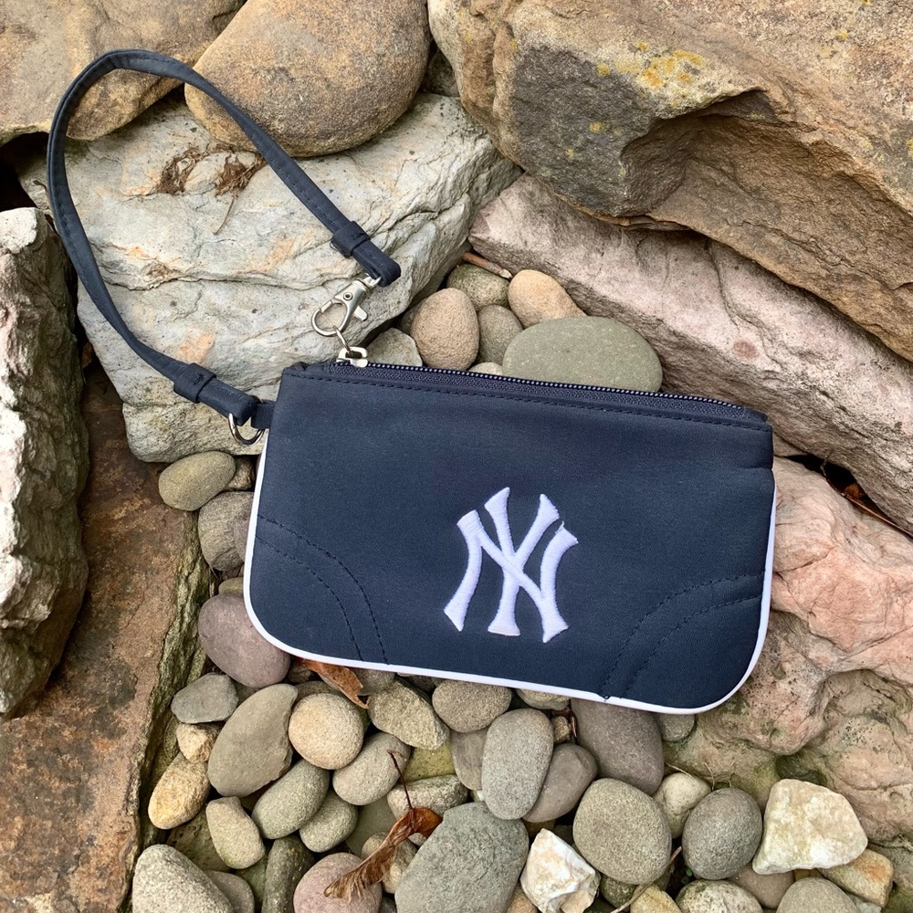 NY YANKEES PRO•FAN•ITY wristlet